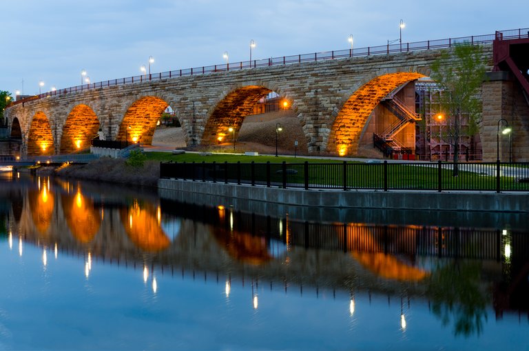 The Stone Arch Bridge near St Anthony Falls in Minneapolis Minnesota - photos: stone arch bridge